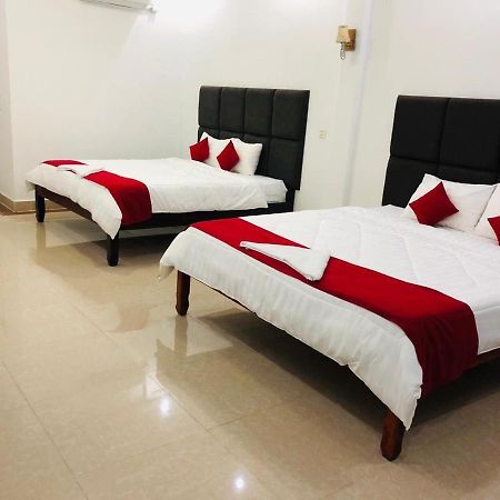 Ez Guesthouse Phnom Penh Bagian luar foto