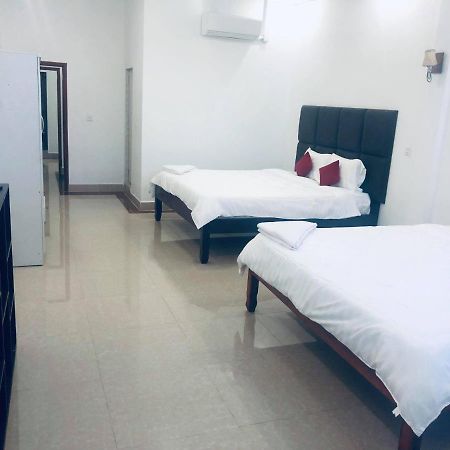 Ez Guesthouse Phnom Penh Bagian luar foto